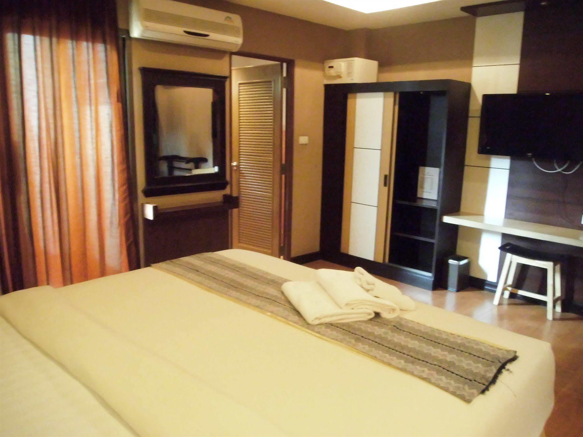 Baan Chalelarn Hotel Hua Hin Exterior photo